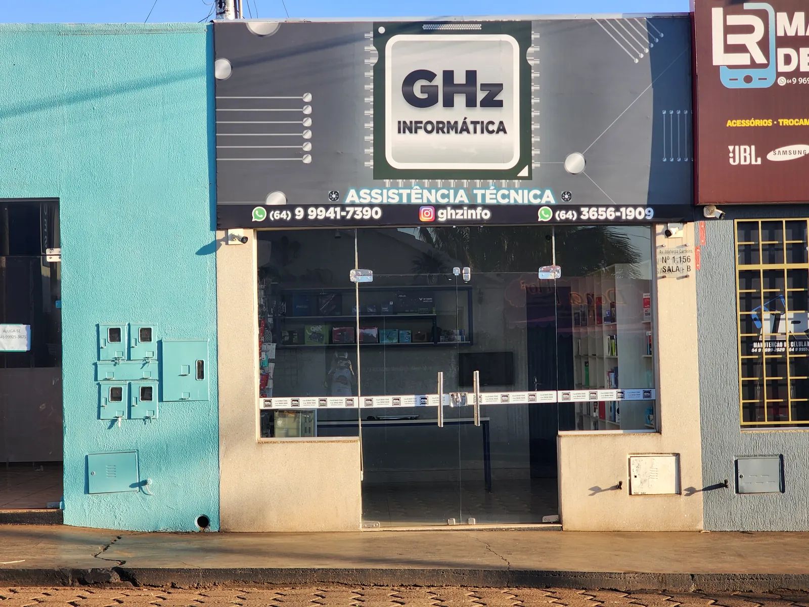 Fachada da GHz Informática na Av. Ildefonso Carneiro